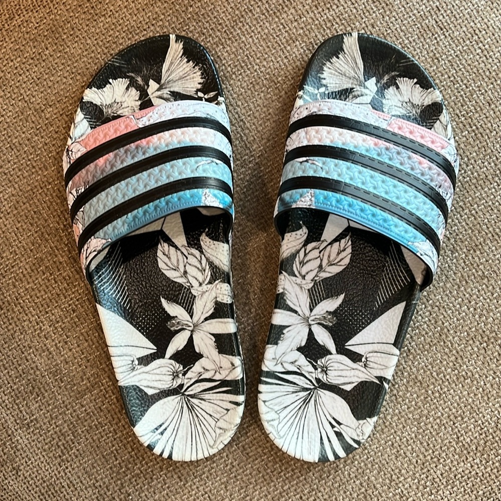 LIKE NEW adidas slides W7